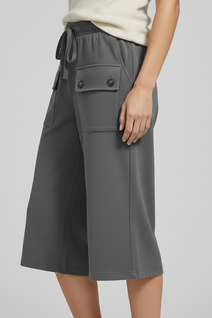 Keziah | Women's Knee Length Shorts with Elastic Waist and Pockets