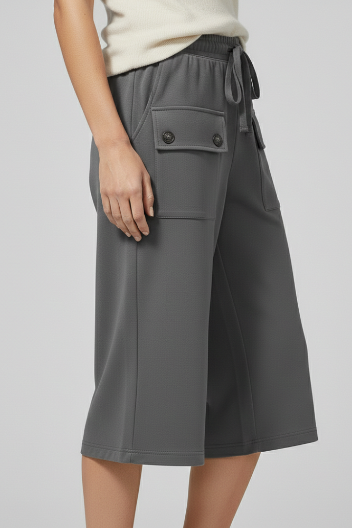 Keziah | Women's Knee Length Shorts with Elastic Waist and Pockets
