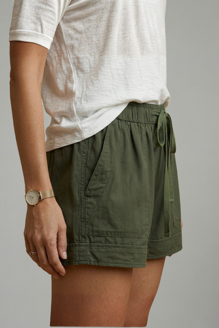 Amaryllis | Women's Shorts with Drawstring Waist and Relaxed Fit