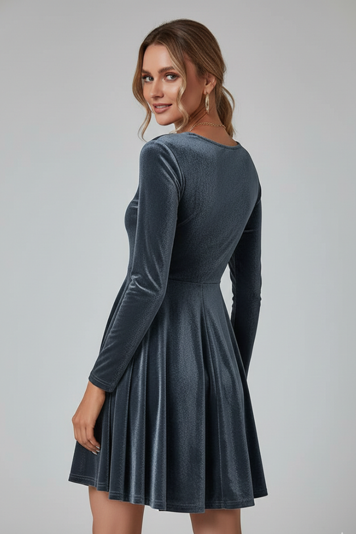 Lillian | Women's mini dress with round neckline and long sleeves
